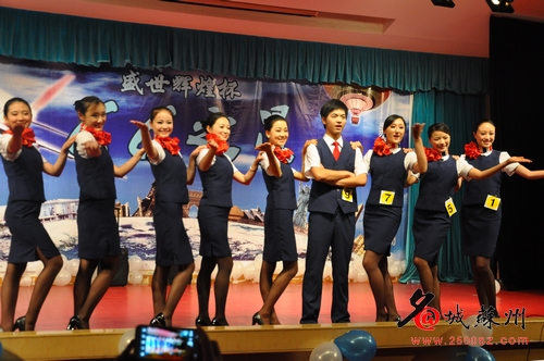 翱翔蓝天之上 90后准空哥空姐的“飞天梦”